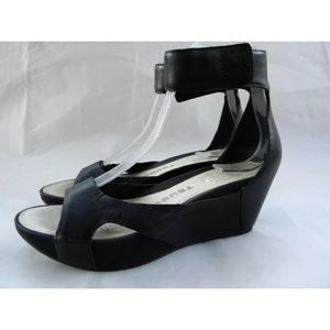 ISO TSUBO ankle strap wedges 7/7.5
